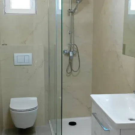 Arno Apartment *
